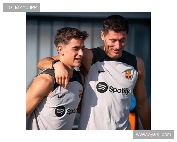 莱万复出合练领衔巴萨锋线